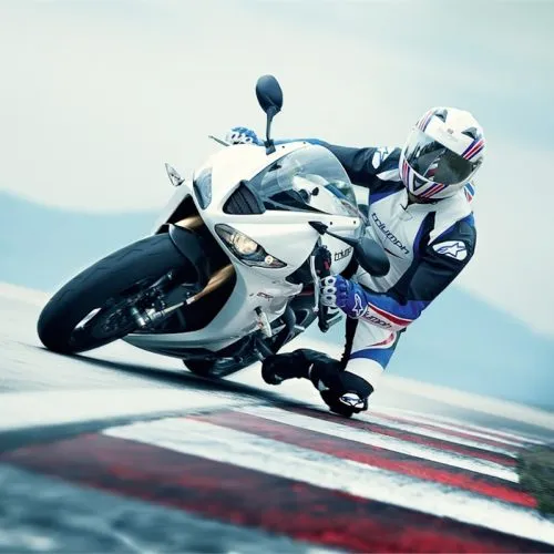 Triumph Daytona 675R (1)