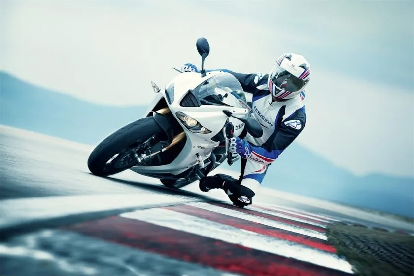 Triumph Daytona 675R (1)