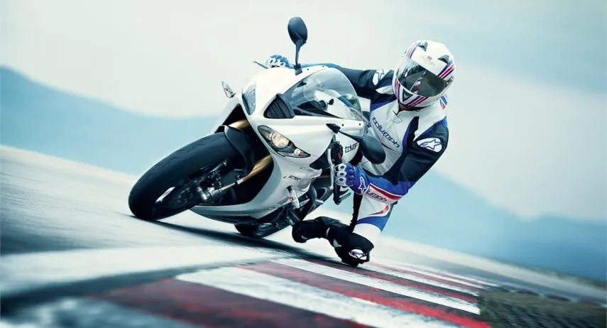 Triumph Daytona 675R (1)