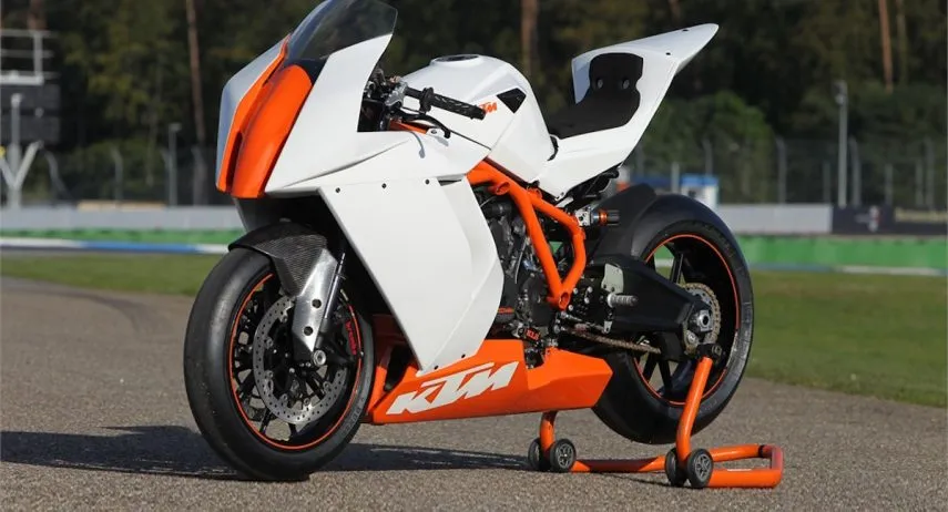 KTM 1190 RC8R Track (1)